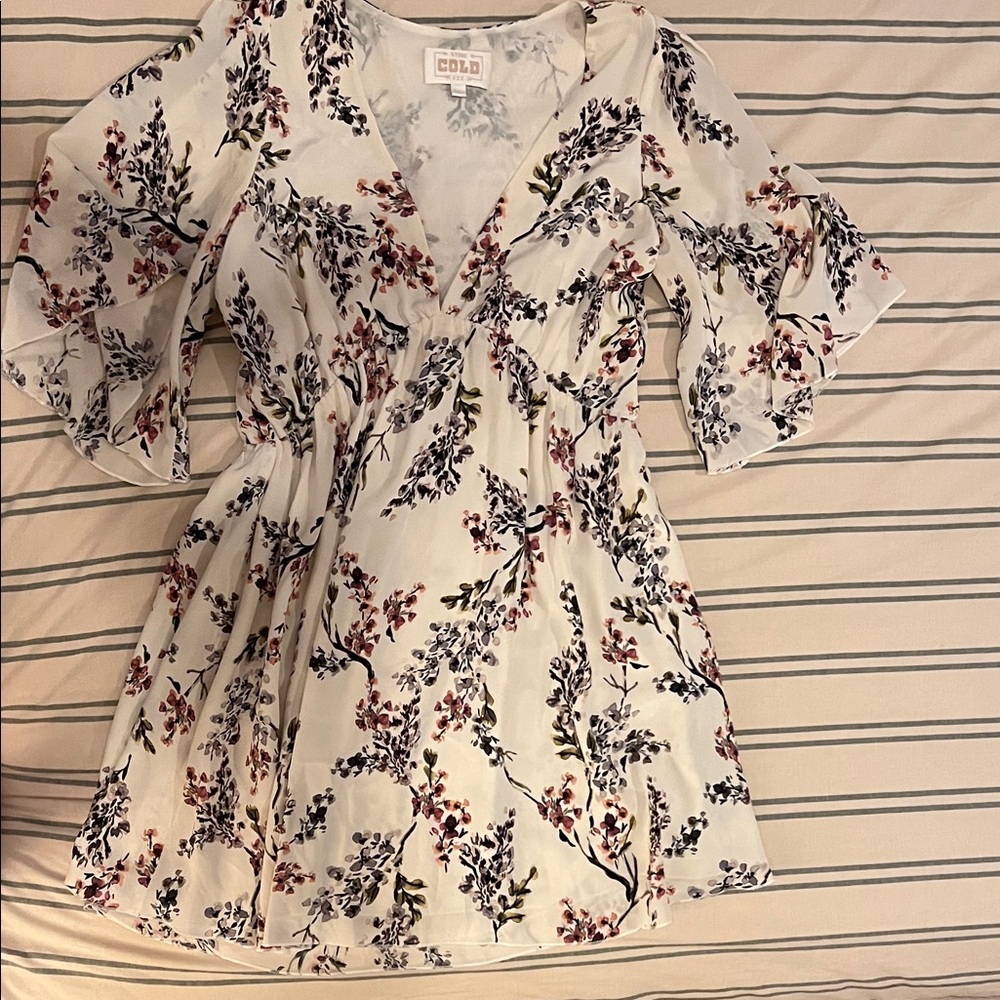 White Floral Flutter-Sleeve Dress
